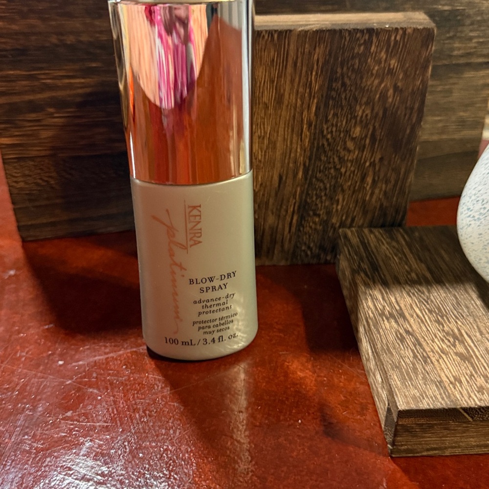 Platinum Blow-Dry Spray - Silver